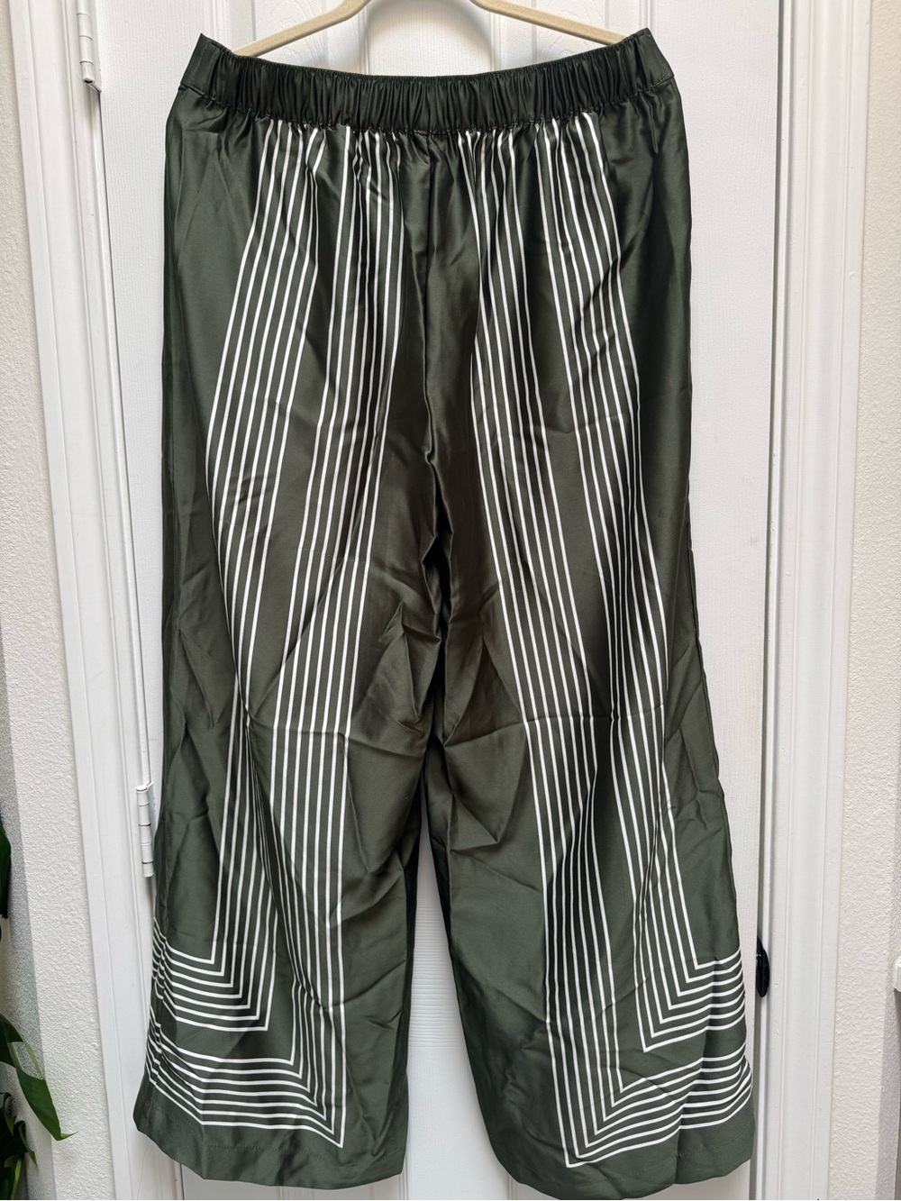 Women’s Olive Green Wide-Leg Stripe Print Pants